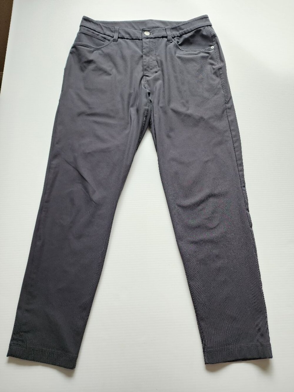Lululemon Mens ABC Classic Fit 5 pocket Pant size 30, 28in inseam, dark grey